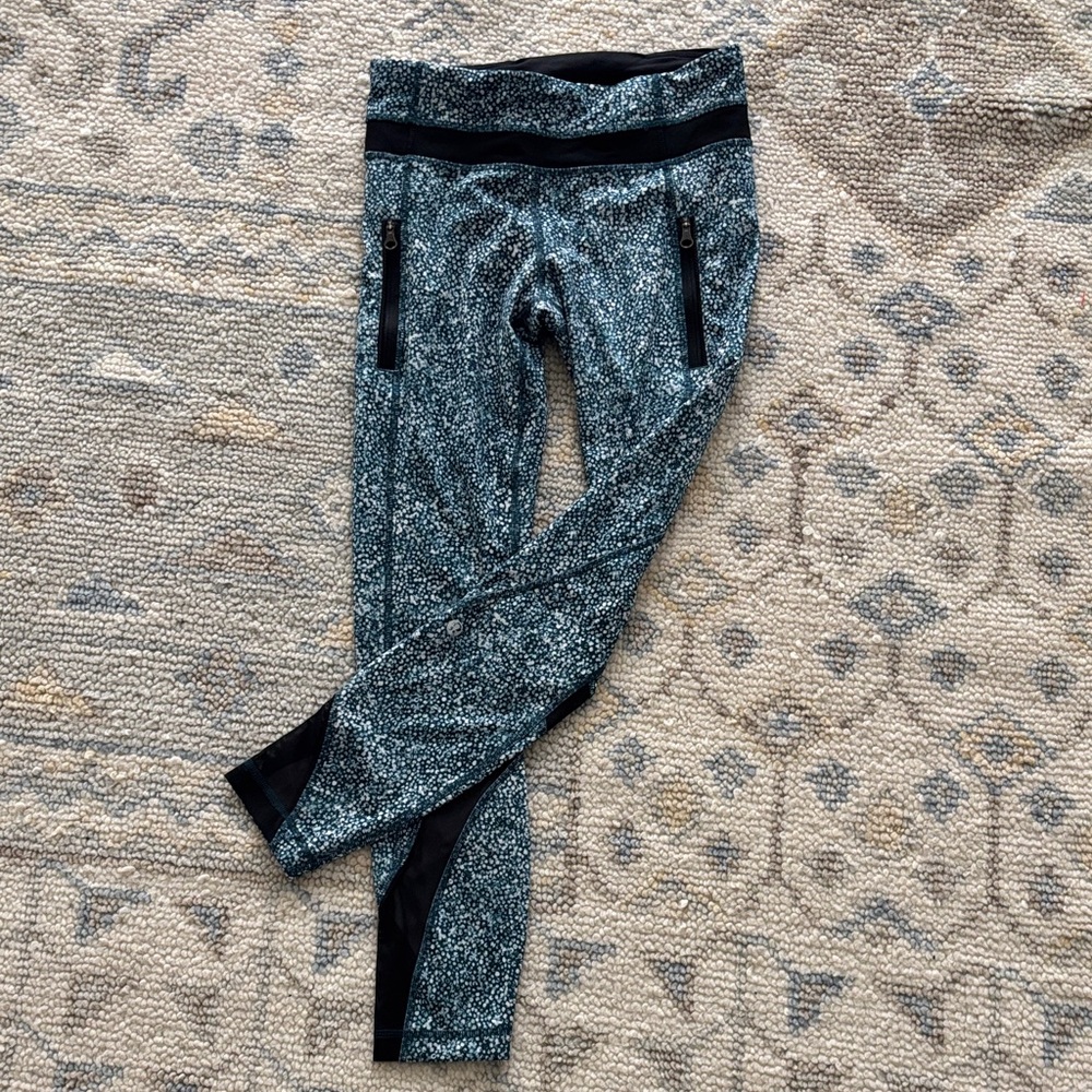 Lululemon black and teal patterned Leggings